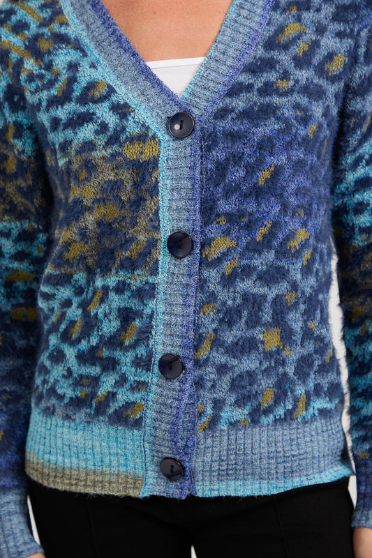 Mudflower
Fluffy Leopard Print Knit Cardigan Blue