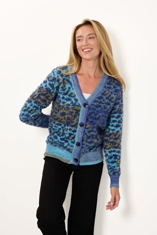 Mudflower
Fluffy Leopard Print Knit Cardigan Blue